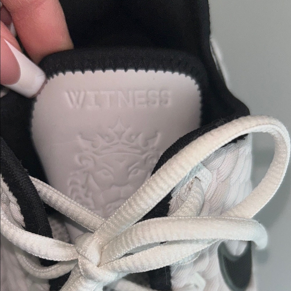 Nike - Picture 3 of 10
